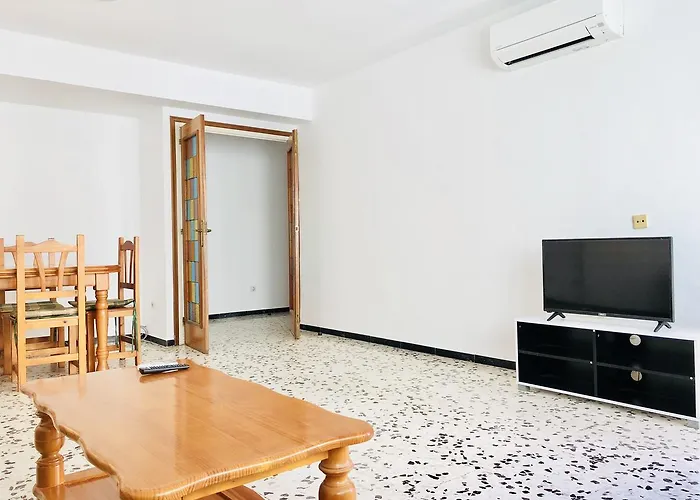 Llotja - En La Playa Y El Centro De Roses